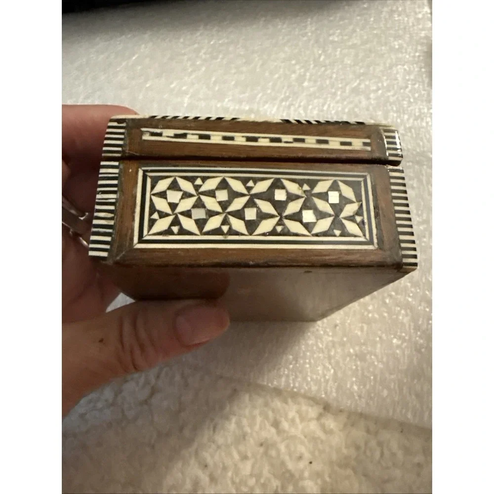 Vintage Mother of Pearl Inlay Wood Box 4